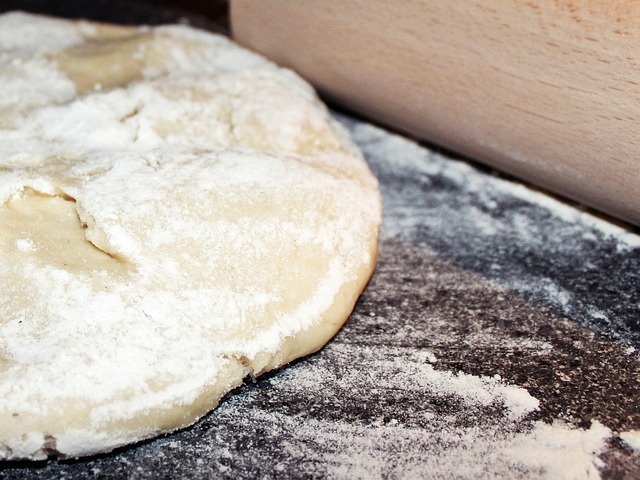 https://pixabay.com/en/dough-rolling-pin-pizza-bread-702962/